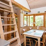 6 Person In Hovborg-by Traum
