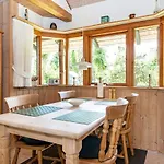6 Person In Hovborg-by Traum * Hovborg