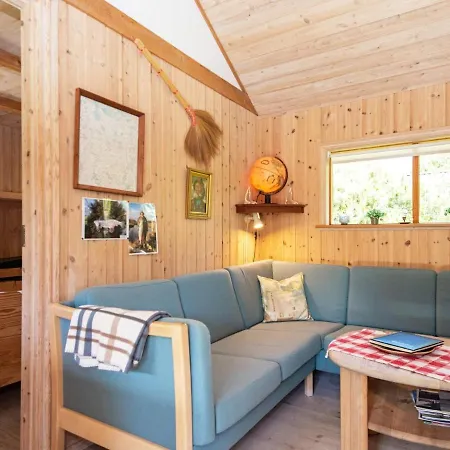 6 Person In Hovborg-by Traum *