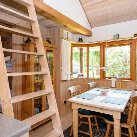 6 Person In Hovborg-by Traum