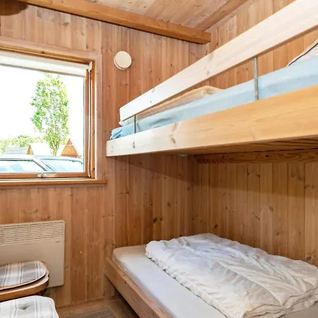 6 Person In Hovborg-by Traum *